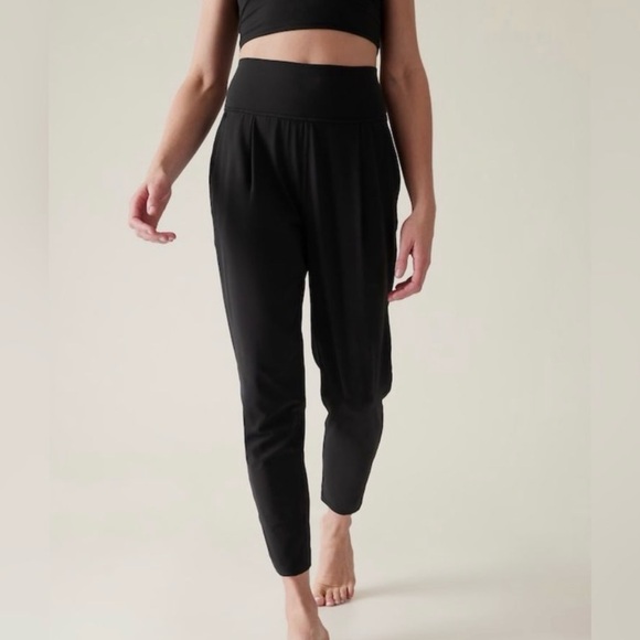 NWT Athleta Black Elation Pant Size M/P. - Picture 5 of 7
